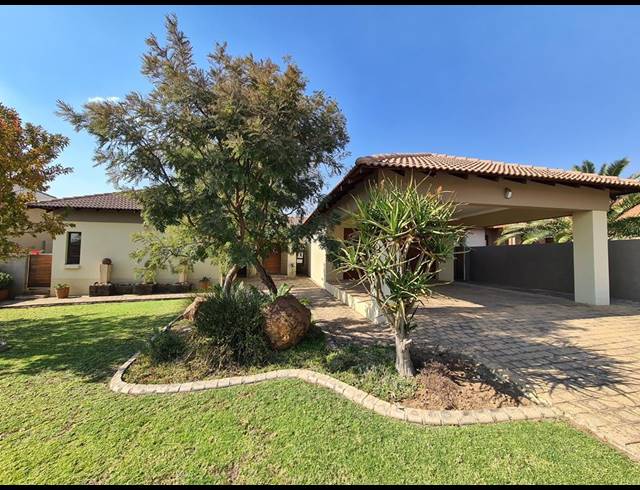 3 BEDROOM GOLF ESTATE SOLD IN PEBBLE ROCK GOLF VILLAGE
